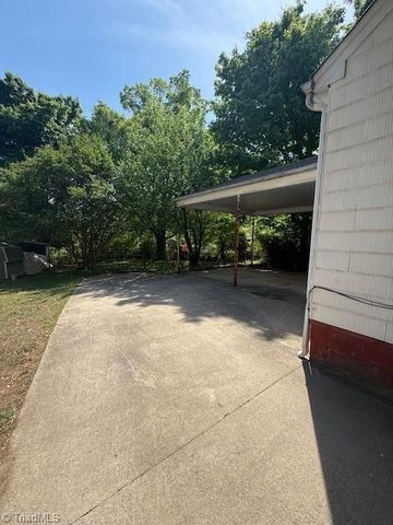 838 Palmer Lane, Winston-salem, NC 27107