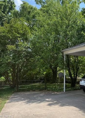 838 Palmer Lane, Winston-salem, NC 27107