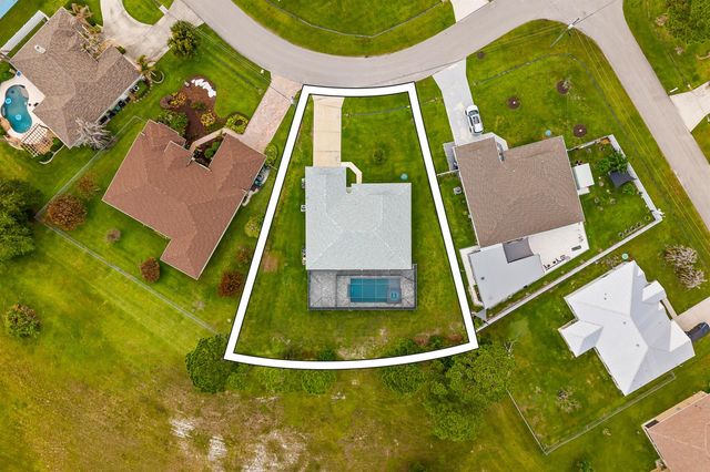 5847 NW Gillespie Avenue, Port St. Lucie, FL 34986