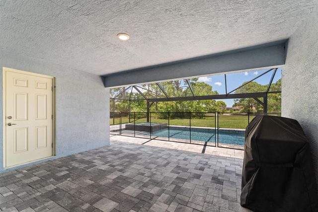 5847 NW Gillespie Avenue, Port St. Lucie, FL 34986