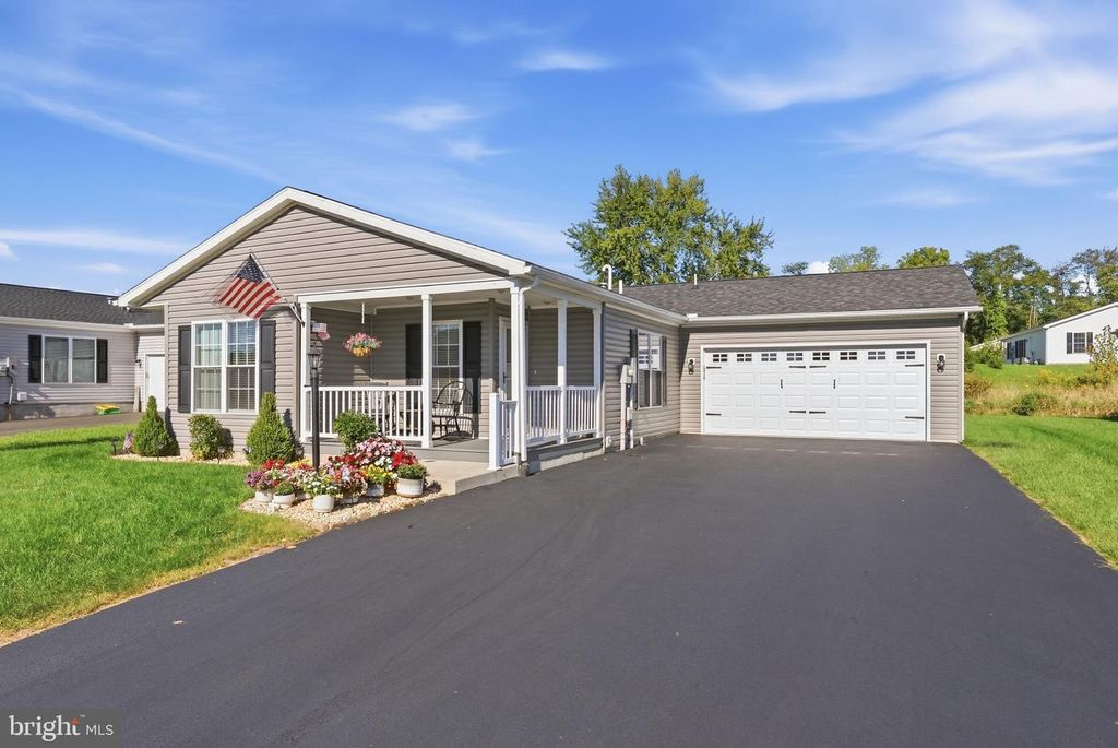 176 EAGLES WATCH DR S, BECHTELSVILLE, PA 19505 — exterior