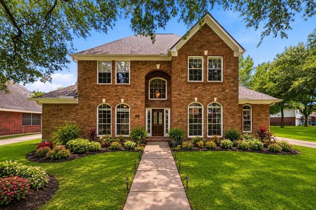 2216 Fairwater Park Drive, League City, TX 77573