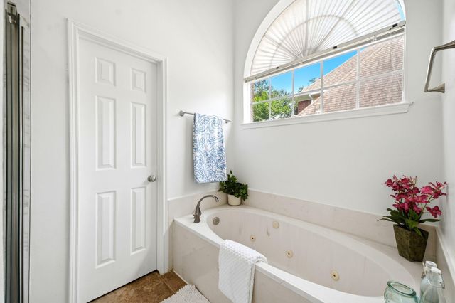 2216 Fairwater Park Drive, League City, TX 77573