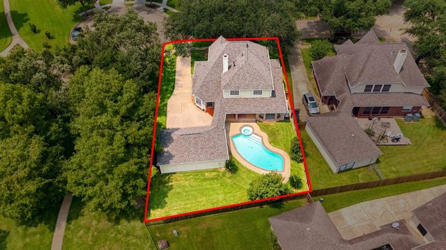 2216 Fairwater Park Drive, League City, TX 77573