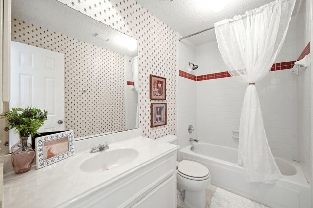 2216 Fairwater Park Drive, League City, TX 77573
