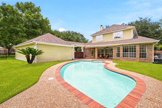 2216 Fairwater Park Drive, League City, TX 77573