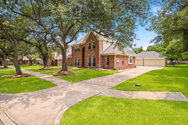 2216 Fairwater Park Drive, League City, TX 77573