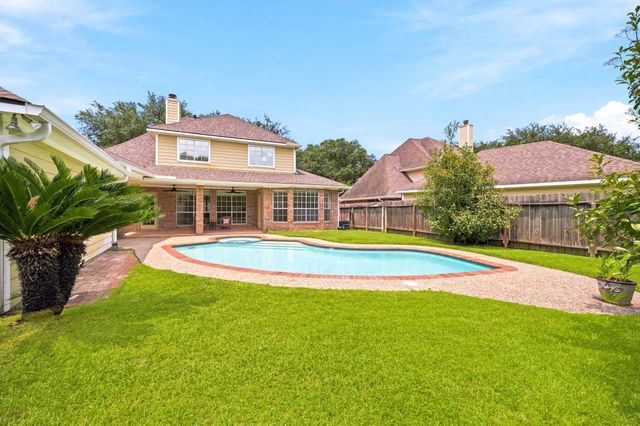 2216 Fairwater Park Drive, League City, TX 77573