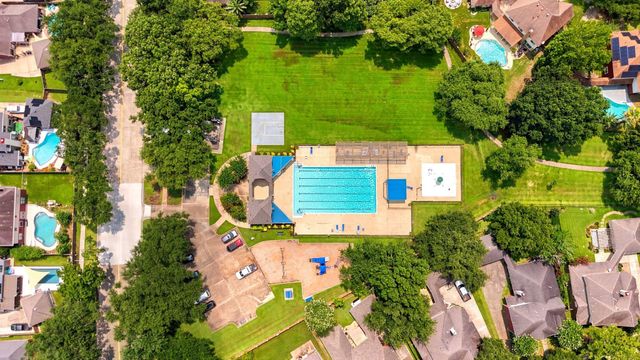 2216 Fairwater Park Drive, League City, TX 77573