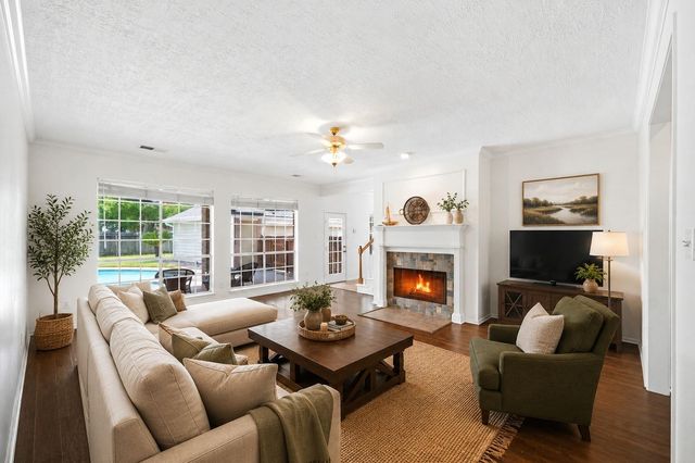 2216 Fairwater Park Drive, League City, TX 77573