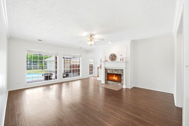 2216 Fairwater Park Drive, League City, TX 77573