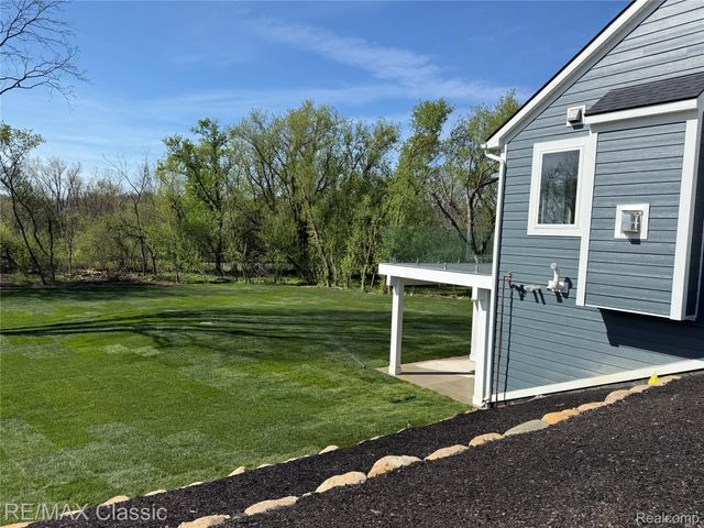 5567 Huron River Drive, Scio Township, MI 48130