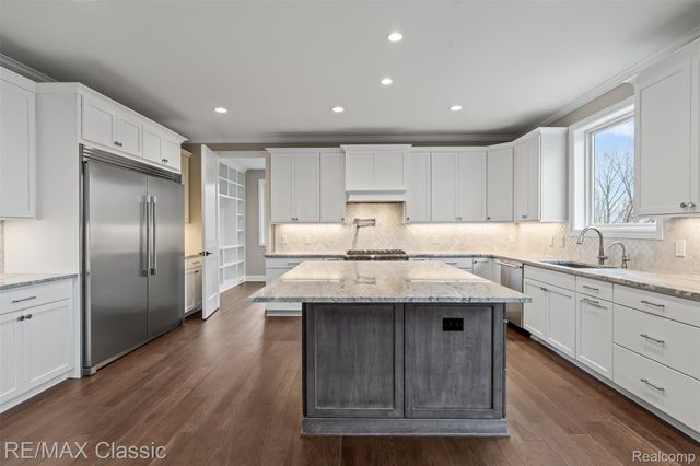 5567 Huron River Drive, Scio Township, MI 48130