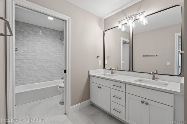 5567 Huron River Drive, Scio Township, MI 48130