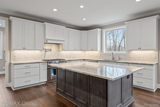5567 Huron River Drive, Scio Township, MI 48130