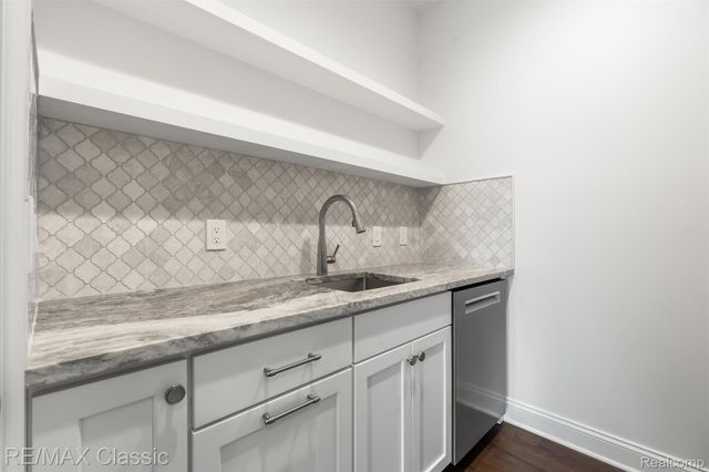 5567 Huron River Drive, Scio Township, MI 48130