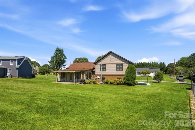 118 Sherwood Drive, Taylorsville, NC 28681
