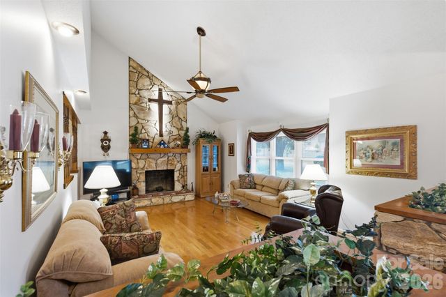 118 Sherwood Drive, Taylorsville, NC 28681