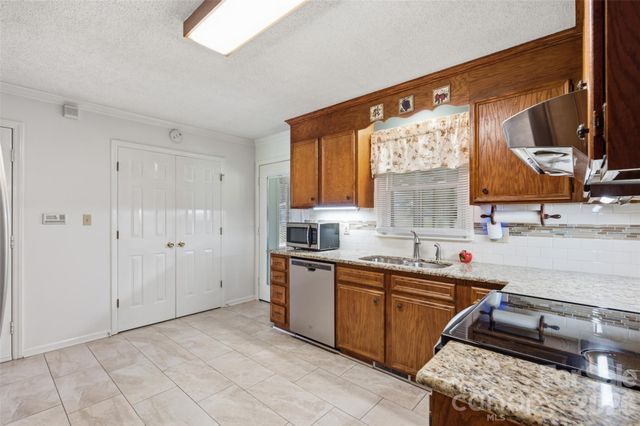 118 Sherwood Drive, Taylorsville, NC 28681