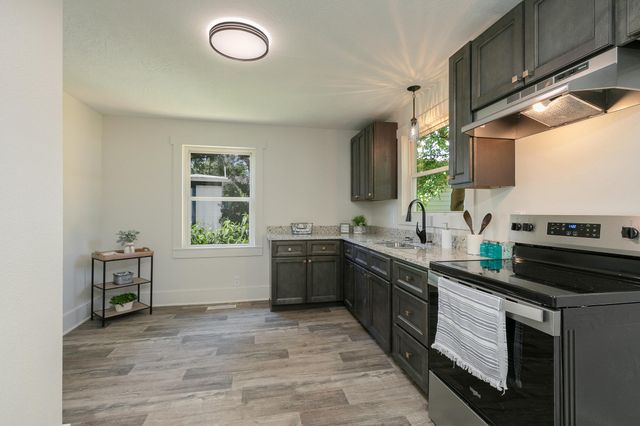2263 North Rogers Avenue, Springfield, MO 65803