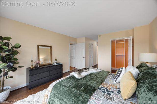 5000 Town Center 2305, Southfield, MI 48075