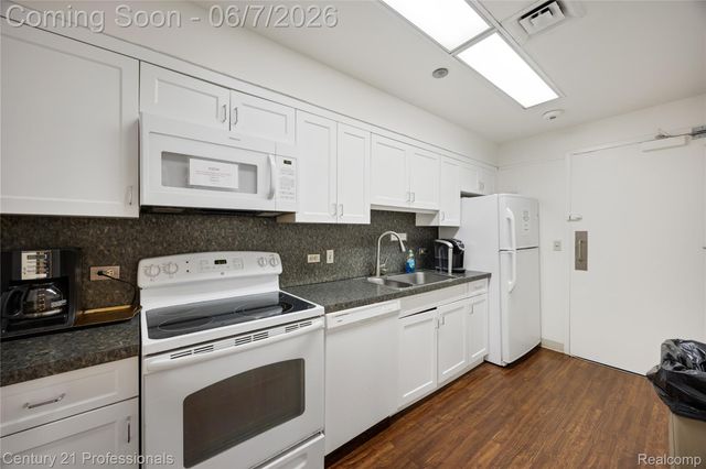 5000 Town Center 2305, Southfield, MI 48075