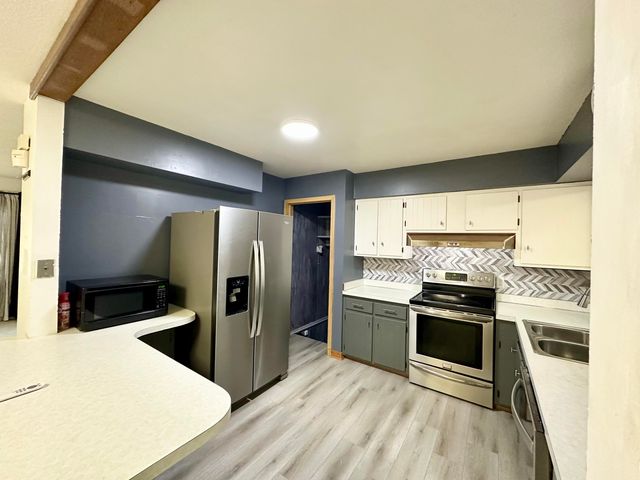 113 HAPPY HOLLOW Boulevard, Council Bluffs, IA 51503