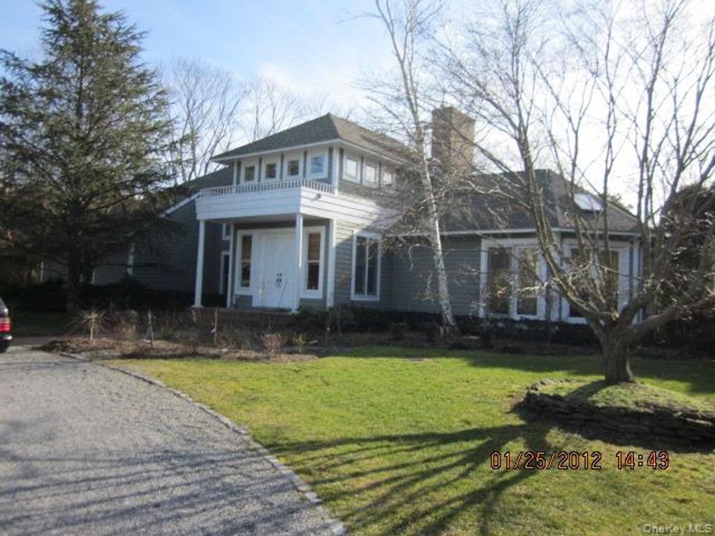 3 Plume Grass Way, Westhampton, NY 11977