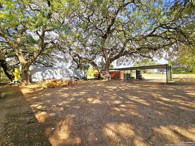 804 COUNTY ROAD 6612, Devine, TX 78016