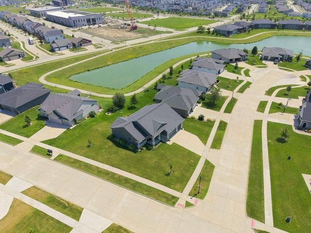 2013 NE Breezy Point, Grimes, IA 50111