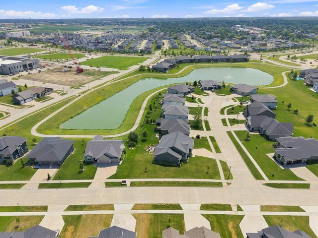 2013 NE Breezy Point, Grimes, IA 50111