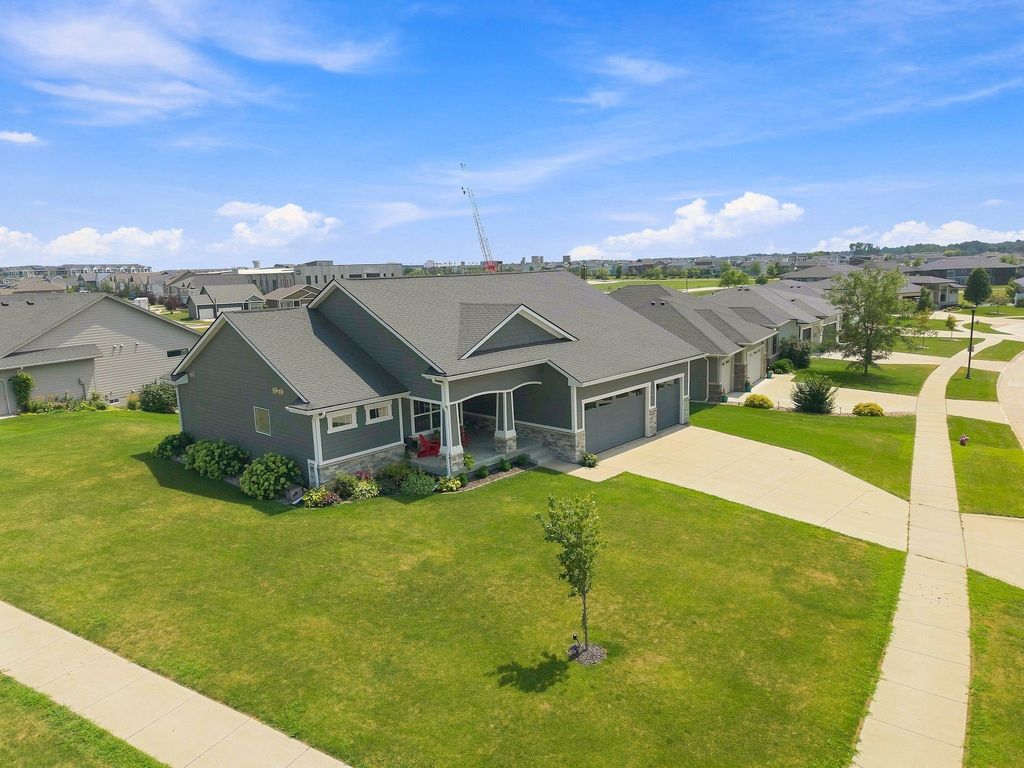 2013 NE Breezy Point, Grimes, IA 50111