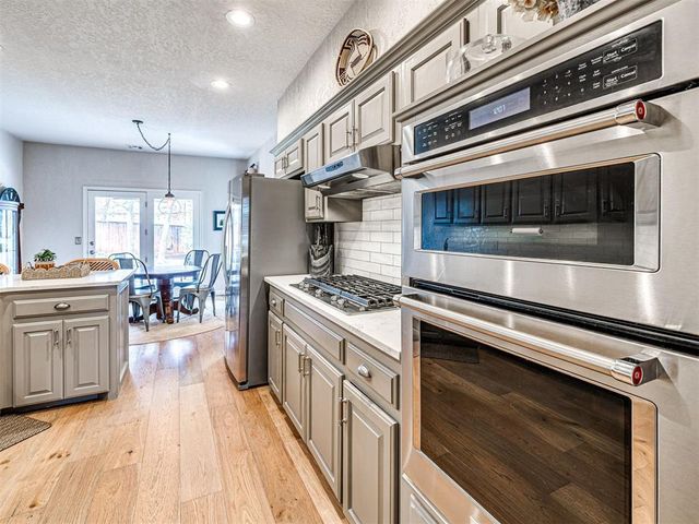1401 Sandhurst Circle, Edmond, OK 73034