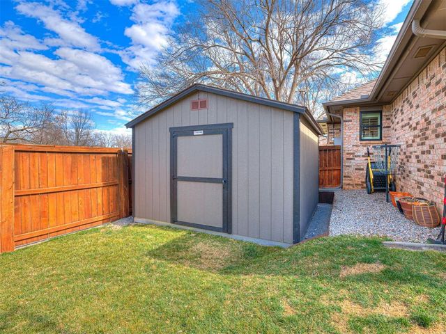 1401 Sandhurst Circle, Edmond, OK 73034