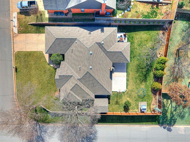 1401 Sandhurst Circle, Edmond, OK 73034