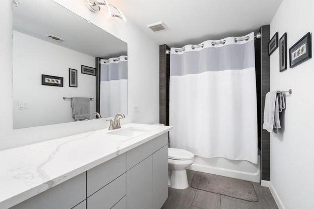54 Rainey ST 1018, Austin, TX 78701