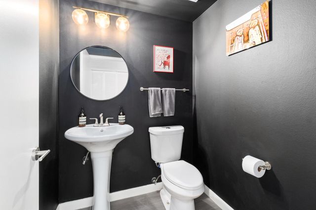 54 Rainey ST 1018, Austin, TX 78701