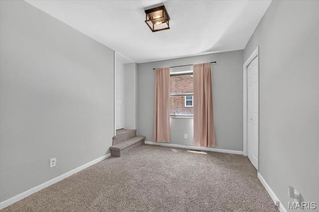 17 Greendale Drive, St Louis, MO 63121