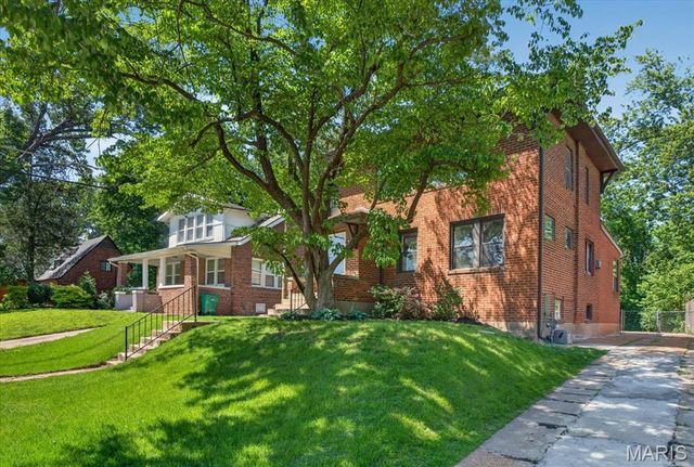 17 Greendale Drive, St Louis, MO 63121