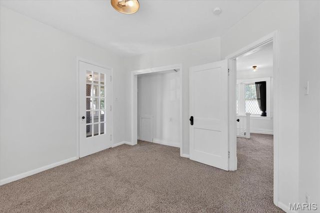 17 Greendale Drive, St Louis, MO 63121