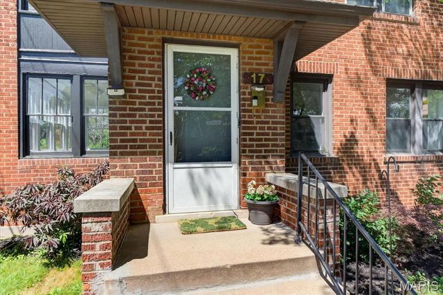 17 Greendale Drive, St Louis, MO 63121