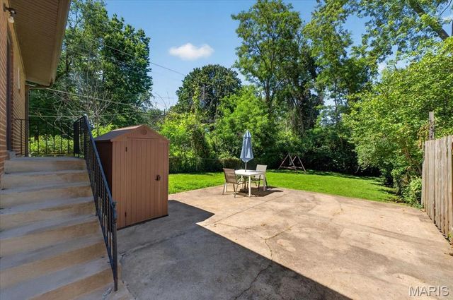 17 Greendale Drive, St Louis, MO 63121