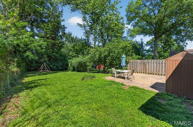 17 Greendale Drive, St Louis, MO 63121