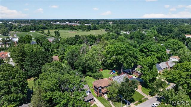 17 Greendale Drive, St Louis, MO 63121