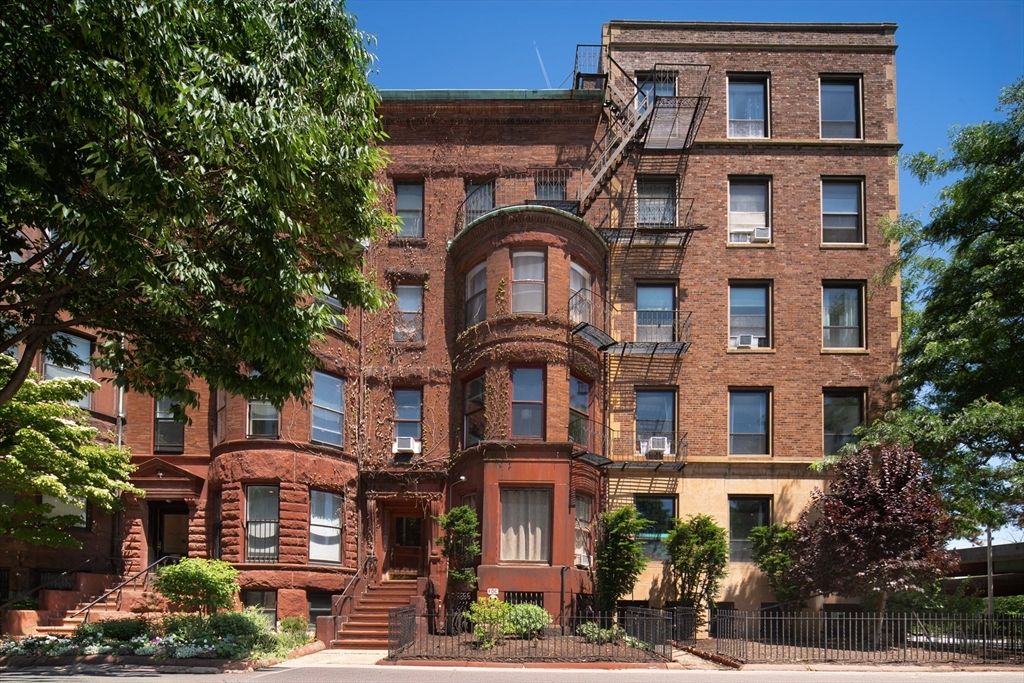 7 Bay State Rd 2C, Boston, MA 02215