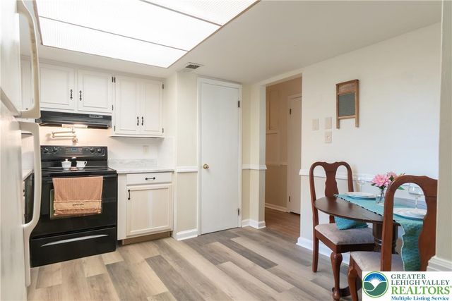 1226 Stones Crossing Road, Palmer Twp, PA 18045