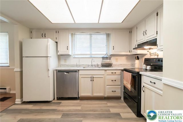 1226 Stones Crossing Road, Palmer Twp, PA 18045