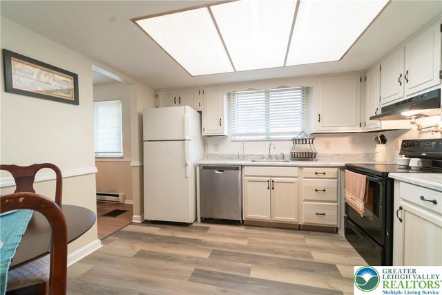 1226 Stones Crossing Road, Palmer Twp, PA 18045