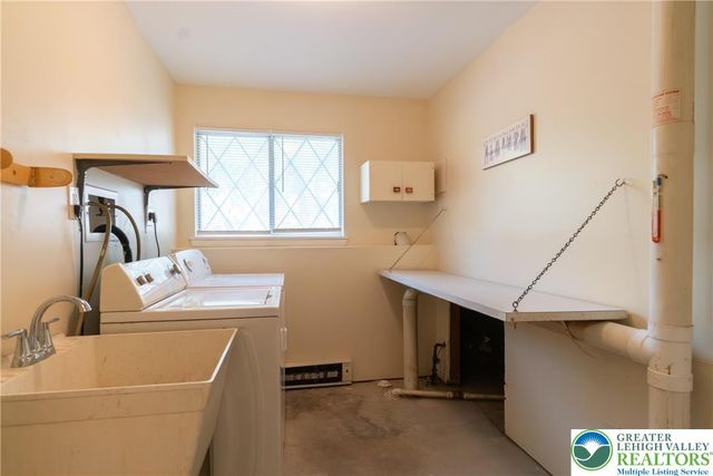 1226 Stones Crossing Road, Palmer Twp, PA 18045