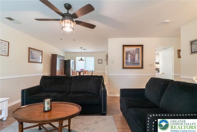 1226 Stones Crossing Road, Palmer Twp, PA 18045